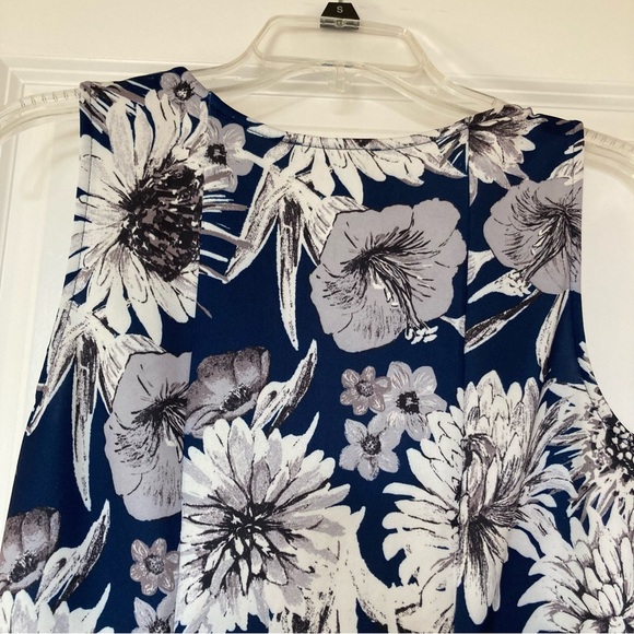 Blue Floral Patterned Fit and Flare Dress - Picture 4 of 7